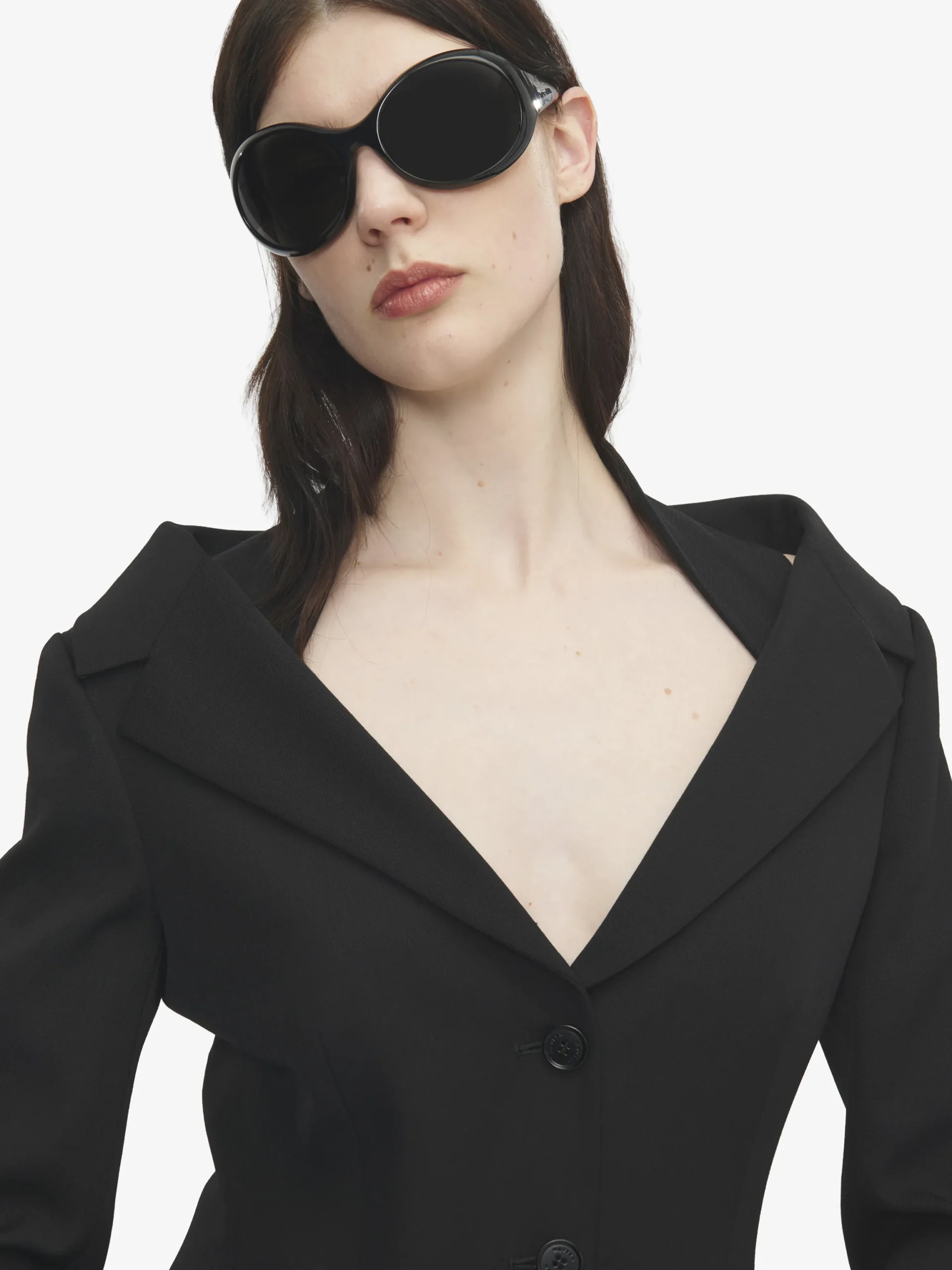 Giacca con harness e spalle scoperte da Donna in Nero