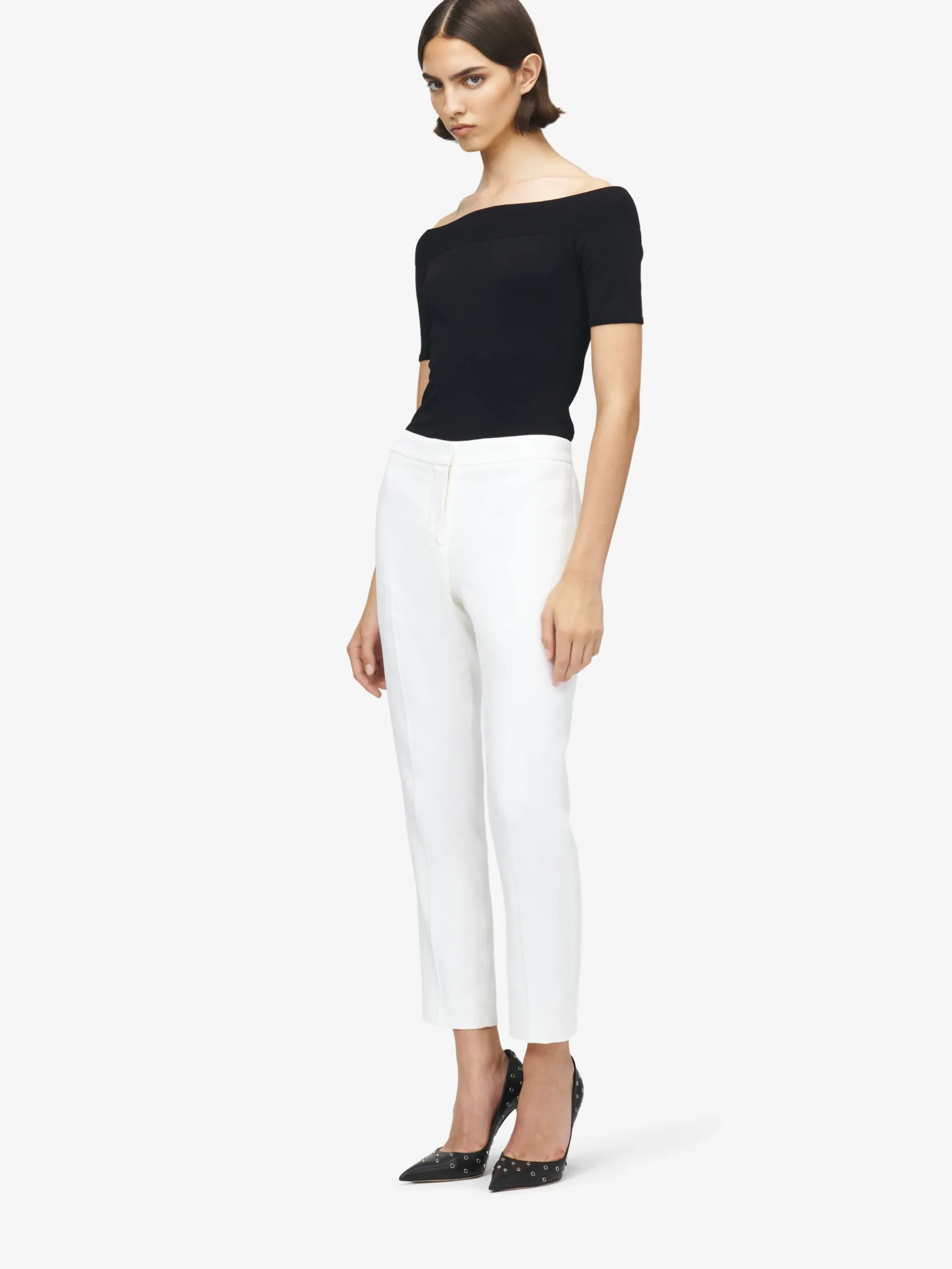 Top in Maglia con Spalle Scoperte da Donna in Nero