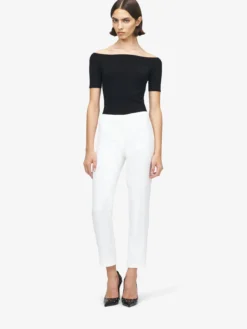 Top in Maglia con Spalle Scoperte da Donna in Nero