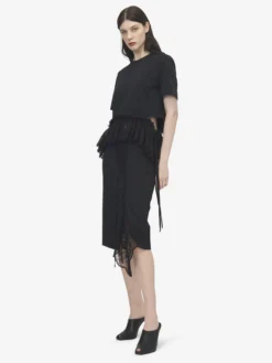 T-shirt con volant in pizzo da Donna in Nero